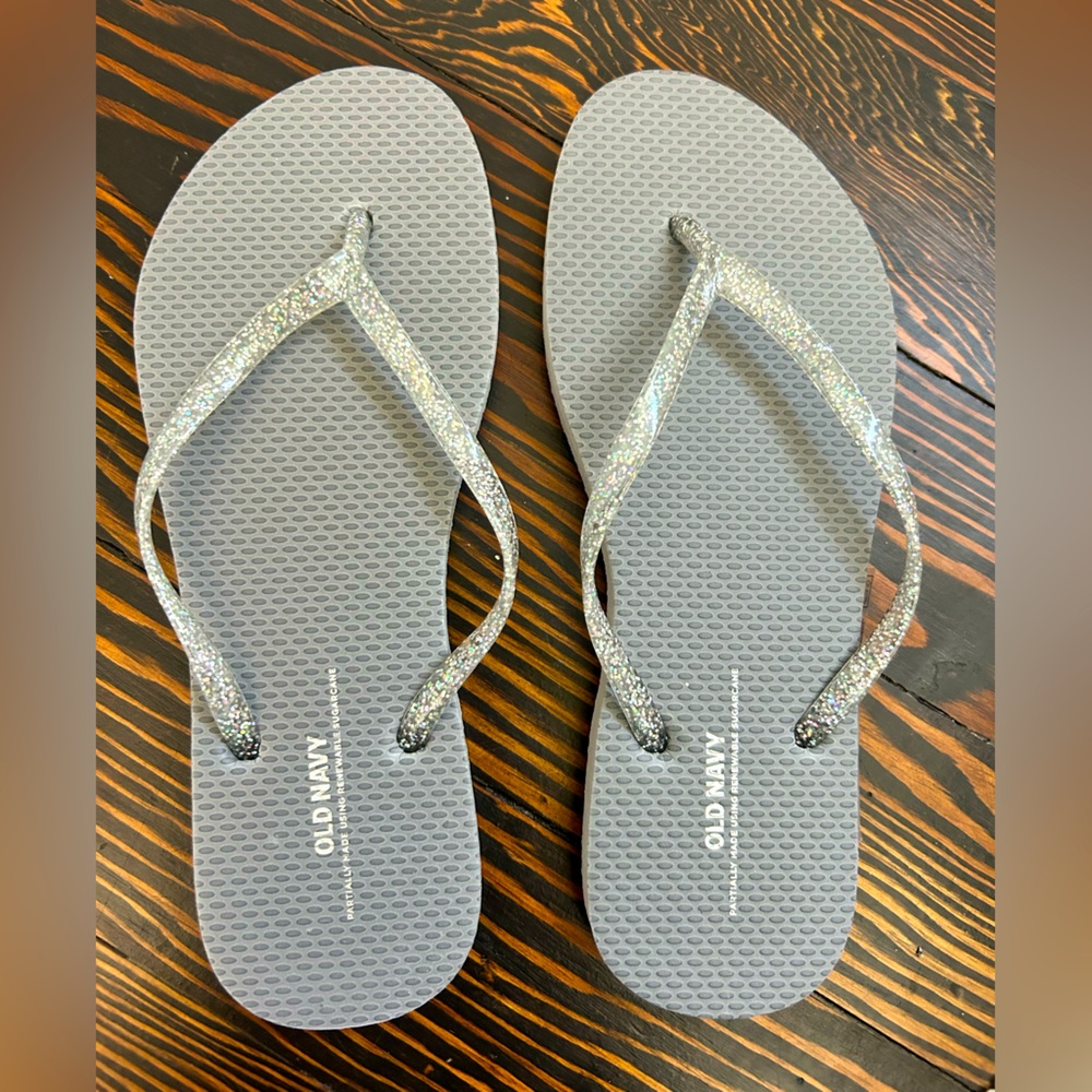 NWT Old Navy Flip Flops Sparkly Top Silver Glitter Beach Thong Sandals Women - 7